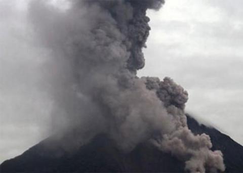Warga Sinabung Dievakuasi ke Kabanjahe