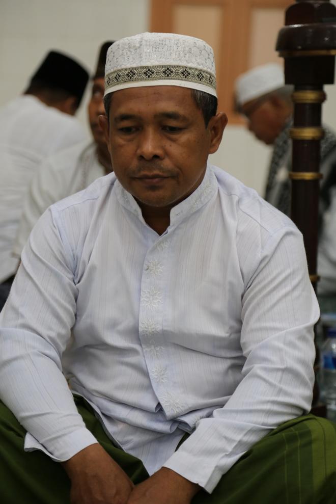 Bupati Labuhanbatu Naikkan Haji Imam Sholat Tarawih Masjid Sultan Adil Bidar Alamsyah