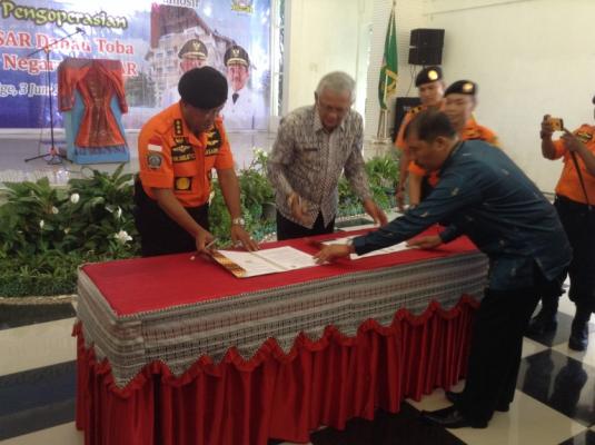 Bupati Toba Samosir Bersama Basarnas Tanda Tangani Mou