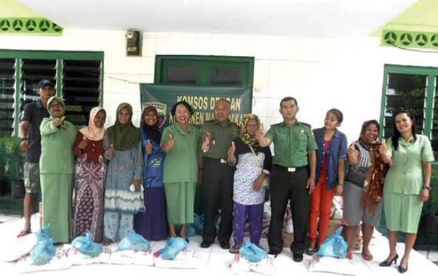 Danramil 14 Pancurbatu Salurkan Bantuan Sembako Kepada Warga Kurang Mampu
