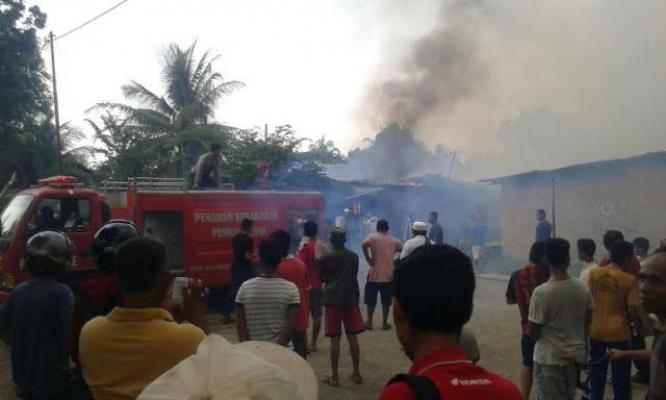 Delapan Rumah di Barak Lumba-Lumba Asrama TNI Kebun Lada Musnah Terbakar 