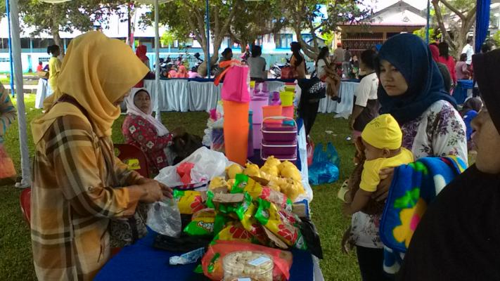Hari Terakhir Pasar Murah, Sembako Habis, Kue Lebaran dan Pakaian Tersedia