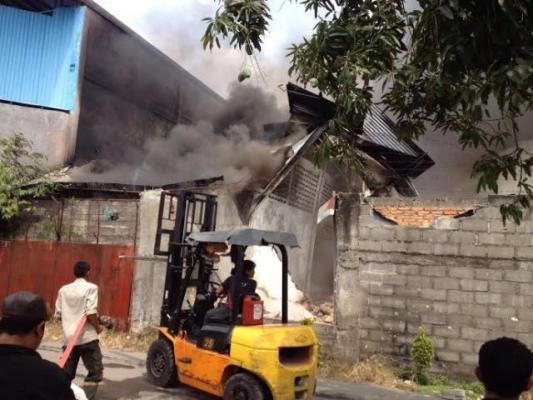 Kebakaran PT Pasific Foam Binjai Diduga Karena Percikan Bunga Api