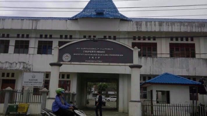 Ketua Umum Yaperti Nias Lantik Rektor IKIP Gunungsitoli Periode 2016-2020 