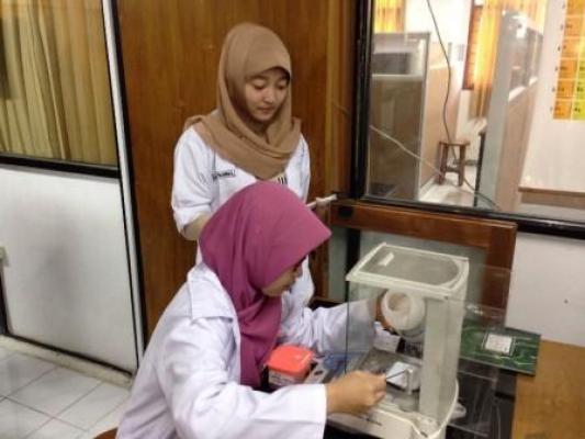 Mahasiswa UNAIR Temukan ‘Selaput Penutup’ untuk Atasi Kelainan Dinding Perut yang Terbuka