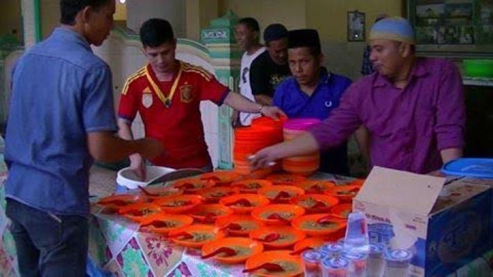 Masjid Raya Stabat Sediakan Bubur Pedas Selama Puasa Ramadhan