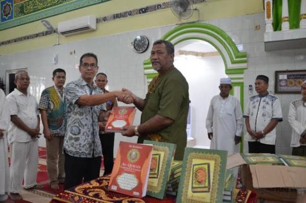 Pelindo 1 Berbagi Al Quran ke Masjid-masjid
