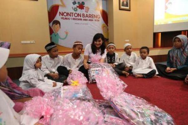 Pelindo 1 Nonton Bareng Bersama Anak-anak Yatim