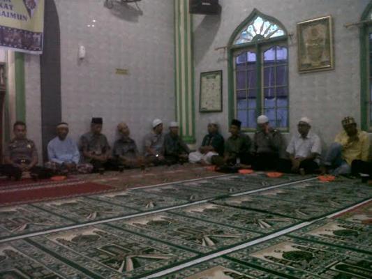 Petugas Polresta Medan Gelar Buka Bersama di Masjid Jamik Kampung Aur 