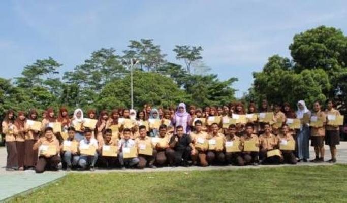 SMAN 13 Medan dan Komite Sekolah Beri Apresiasi Siswa Beprestasi