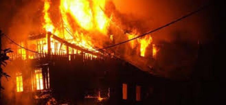 Tiga Rumah Hangus Terbakar di Medan Denai