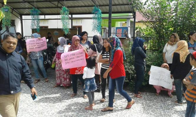 Tolak Jaringan Listrik Tegangan Tinggi, Warga Datangi Kantor Lurah