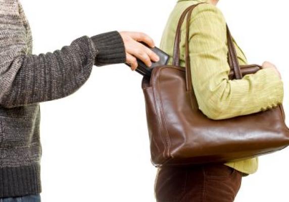 Veronica Dicopet, Petugas Keamanan Plaza Medan Fair Akui Tak Ada Pencopetan 