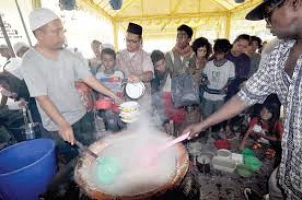 Warga Melayu Langkat Teruskan Tradisi Memasak Bubur Pedas