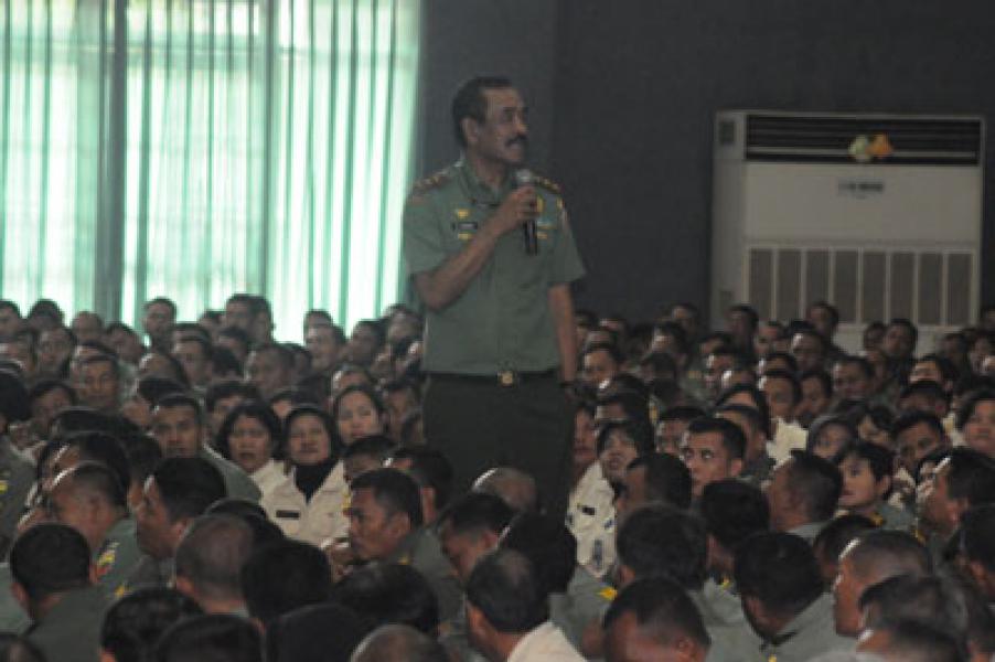  Bangun Kesetaraan Dengan Masyarakat