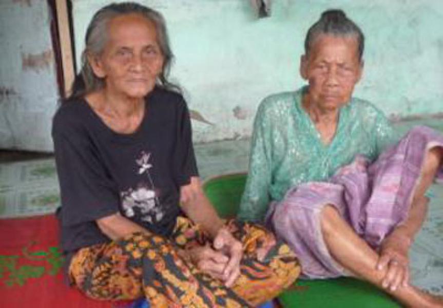 Dua Nenek Renta Tak Kebagian BLSM