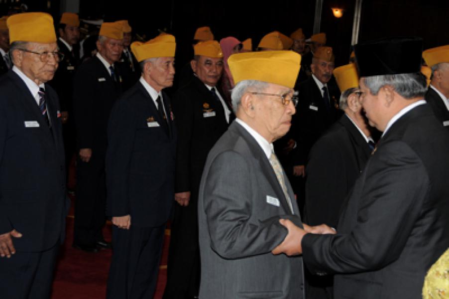 Presiden Kukuhkan 44 Pengurus LVRI 2012-2017