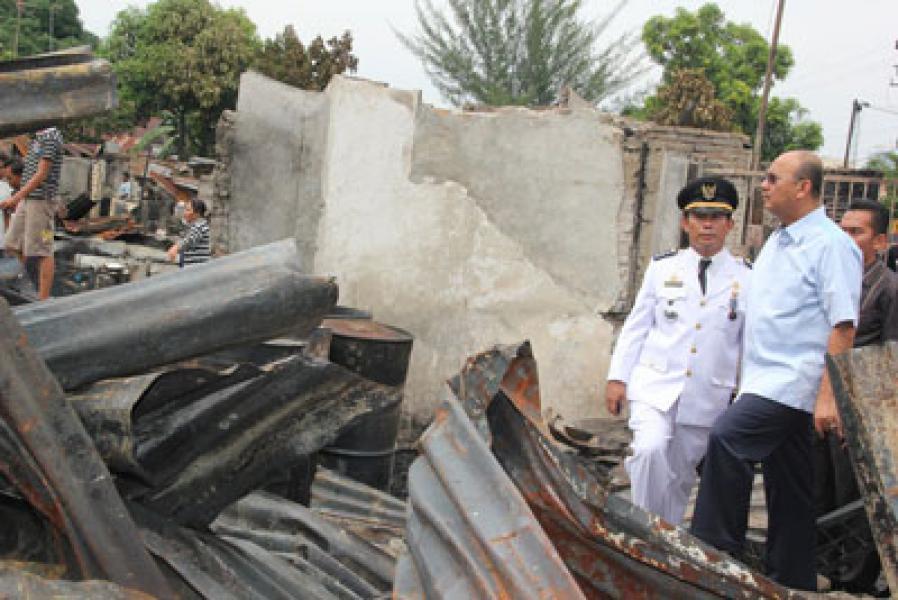 Walikota Medan Tinjau Warga Korban Kebakaran Asrama Gelugur Hong