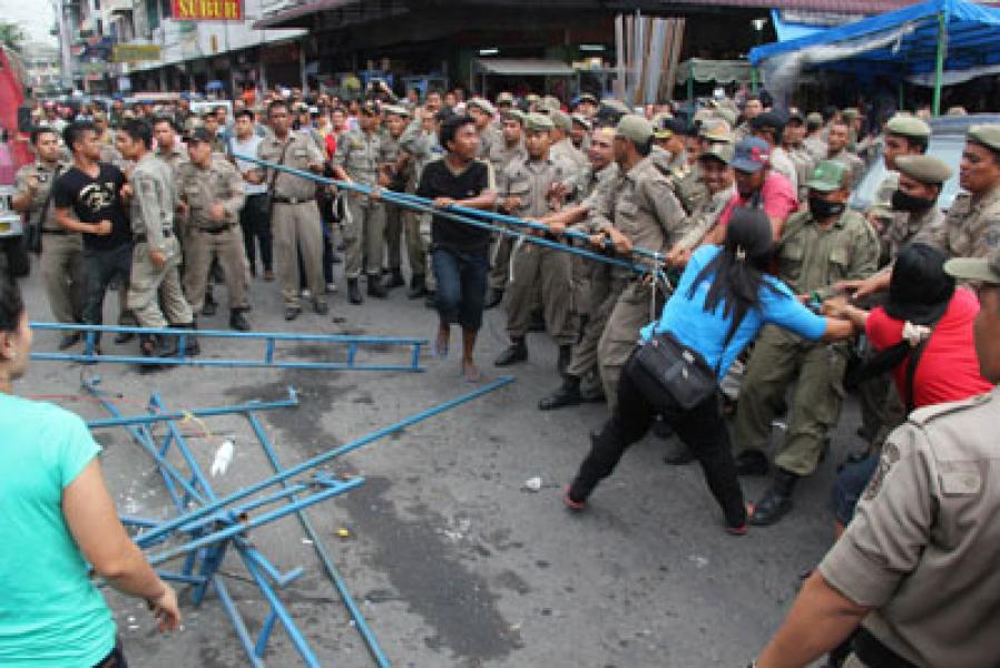 Penertiban Pedagang Kaki Lima Pasar Petisah Medan Berlangsung Ricuh