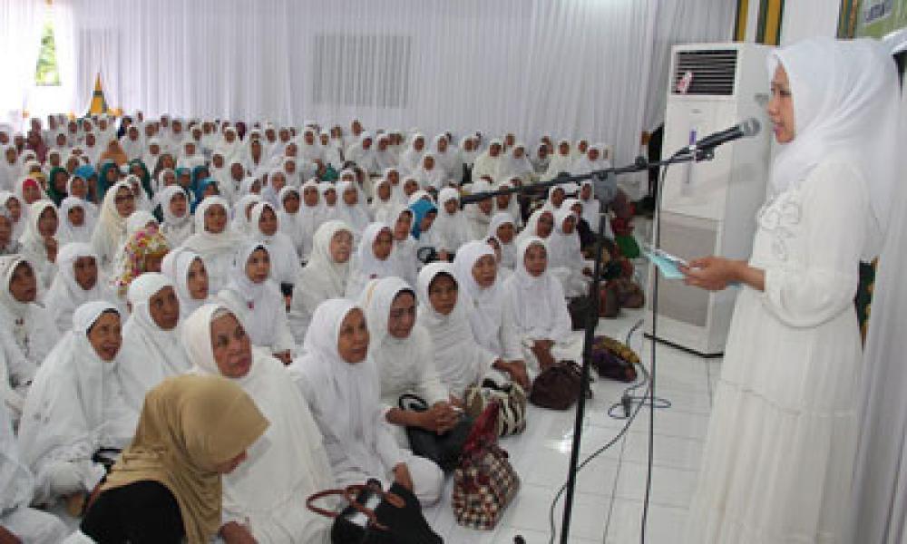 Ketua TP PKK Kota Medan Ajak Ibu-ibu Pengajian Dukung Program Medan Berhias