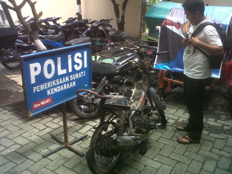 Perampok Diamuk Massa, Sepeda Motor Dibakar
