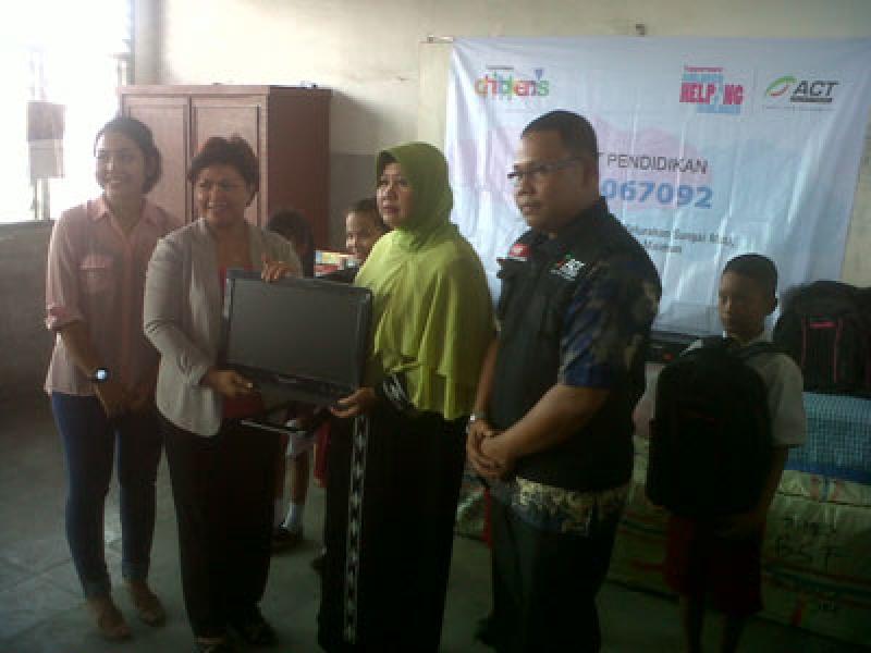 Tupperware dan ACT Bantu Pengadaan Alat Pendidikan di SDN 067092 Medan
