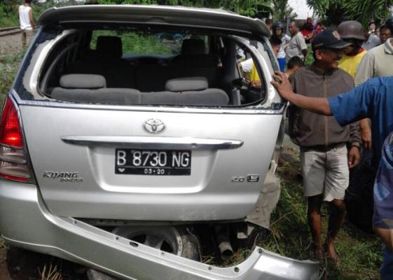Kereta Api Tabrak Mobil di Kisaran