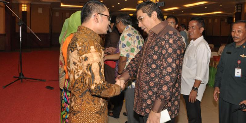 Menaker Hanif Larang Perusahaan Lakukan PHK