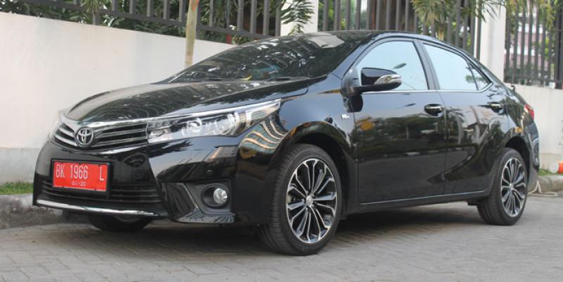Mobil Dinas Baru Pimpinan DPRD Medan Memperburuk Citra Wakil Rakyat