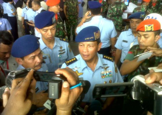 TNI AU Standby Angkut Jenazah Korban Hercules
