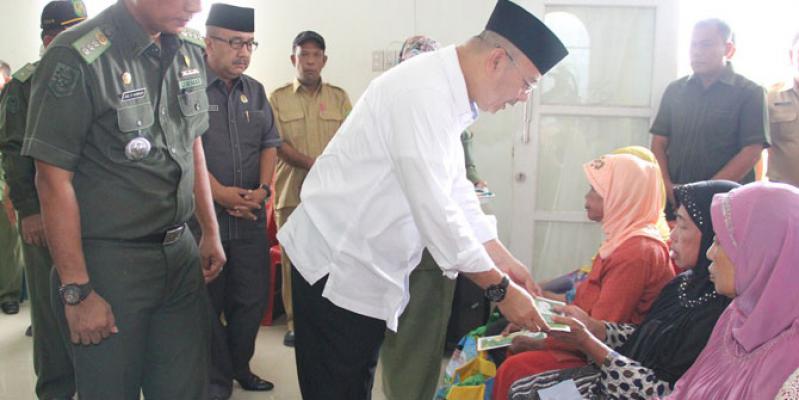 Wali Kota Medan Salurkan 8.960 Paket Zakat