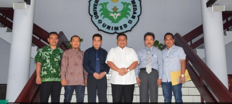 Bupati Labura Gratiskan 32 Mahasiswa Kuliah di Unimed