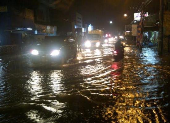 Hujan Deras, Beberapa Ruas Jalan di Medan Banjir