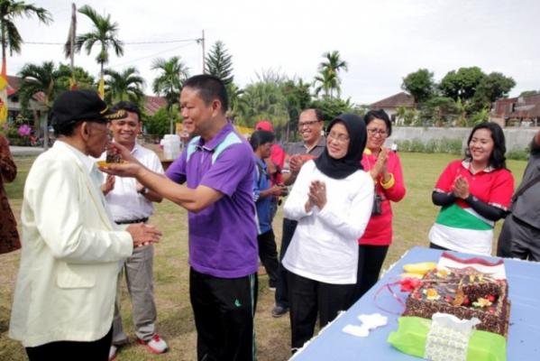 Lansia, Guru Teladan Bagi Orang-orang Muda