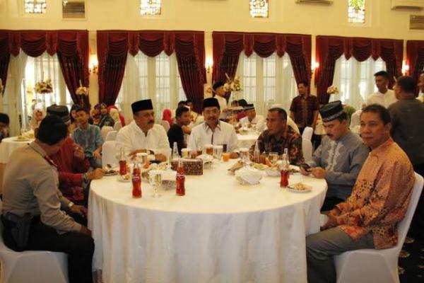 Lebaran Pertama Gubsu Tetap Buka Pintu dan Keliling Kunjungi FKPD