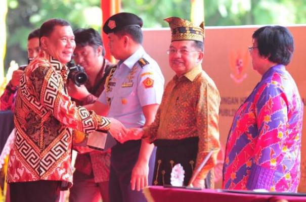 Lubuk Pakam Terima Piala Adipura Buana