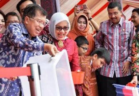 Wapres dan Gubsu Tebar 26 ribu Ikan Endemik Danau Toba