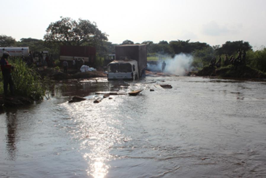 Dua Jembatan Rusak Diterjang Banjir di Kongo