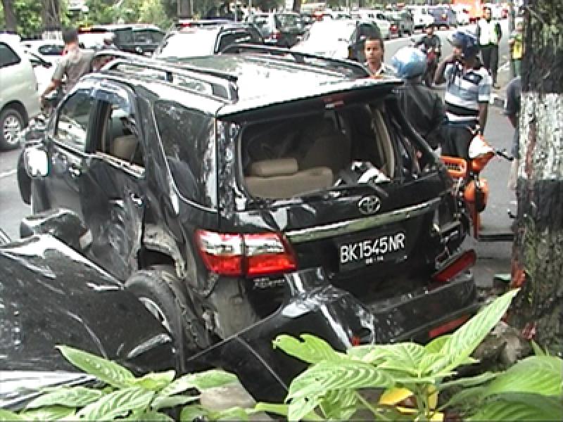 Mobil Wakil Ketua DPRD Sumut Terlibat Kecelakaan Beruntun