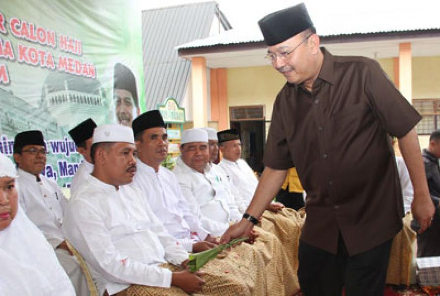 Walikota Tepungtawari Calon Haji Keluarga Besar Kemenag Medan