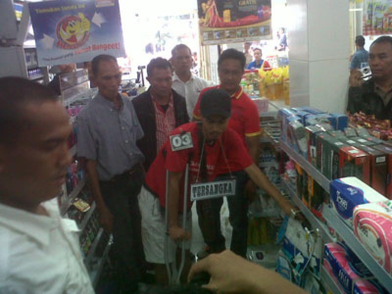 Polsek Sunggal Rekonstruksi Perampokan di Indomaret