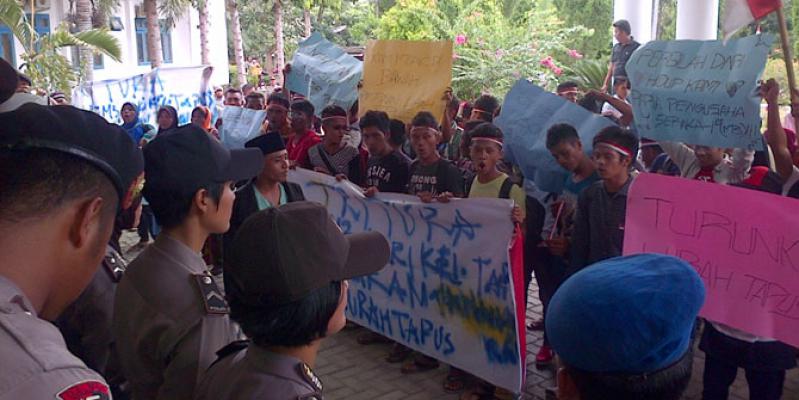 Datangi DPRD Madina, Masyarakat Tapus Tuntut Izin PT M3 Dicabut dan Lurah Tapus Dicopot