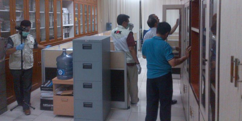 KPK Geledah Ruangan Kabag Keuangan dan Kabag Persidangan DPRD Sumut