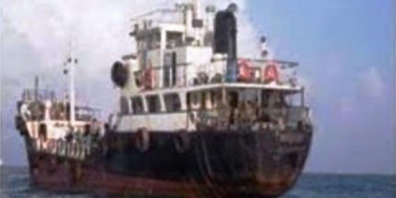 KRI Silas Papare Amankan Kapal Pengangkut 250 Ton BBM Ilegal