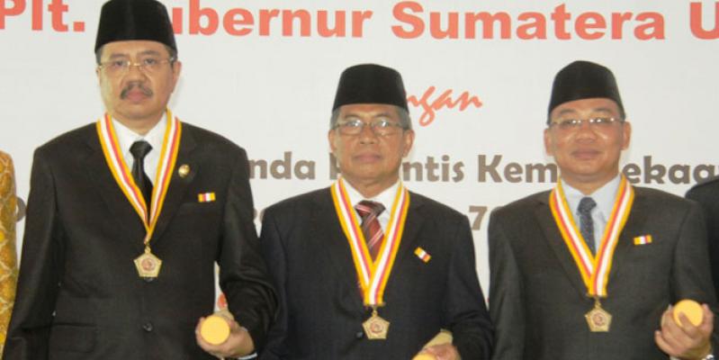 LVRI Anugerahi Plt Gubernur Sumut dan Wali Kota Binjai Bintang Veteran