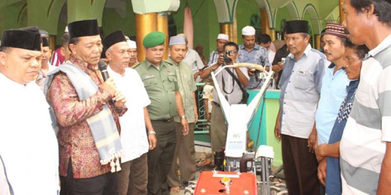 Pemkab Madina Serahkan Bantuan Alat Pertanian