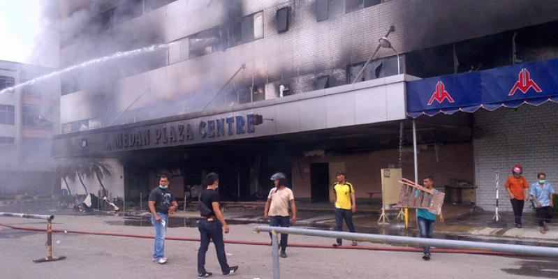 Polisi Larang Sekuriti Masuk Gedung Medan Plaza