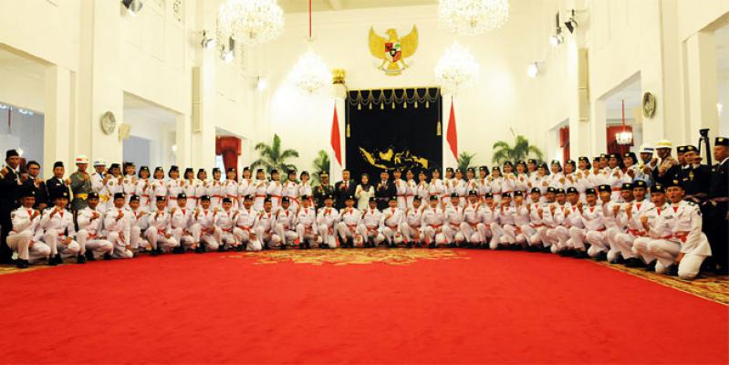 Presiden Kukuhkan Pelajar SMA Del Tobasa dan SMA Tamsis Siantar Jadi Anggota Paskibraka 2015