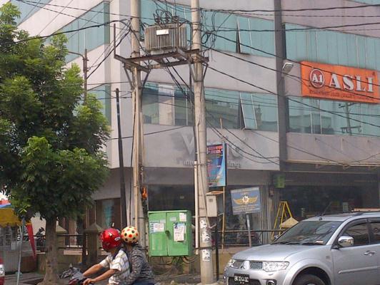 Trafo Listrik di Jalan Gajah Mada Medan Meledak