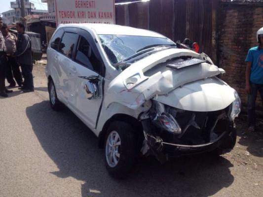 Lakalantas, Mobil Avanza Ditabrak Kereta Api di Binjai